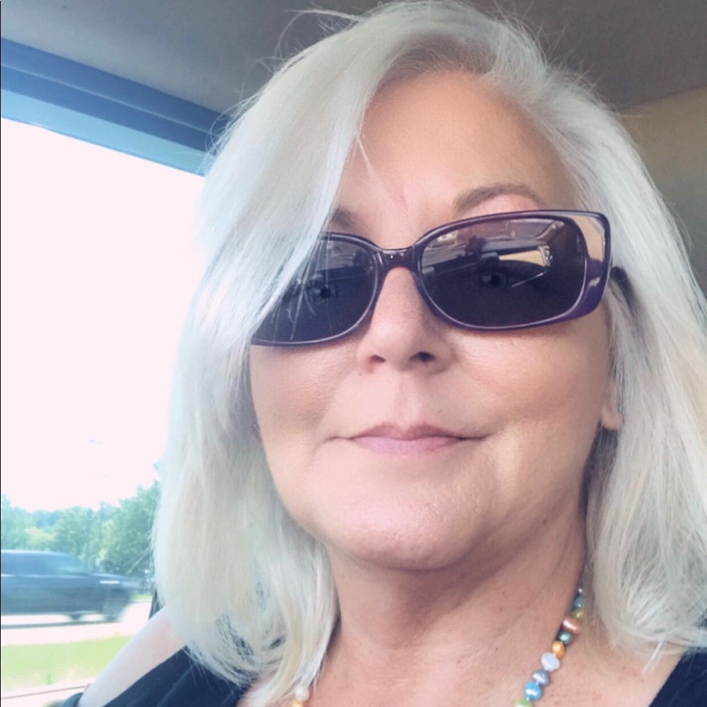 Meet your Posher, Pamela